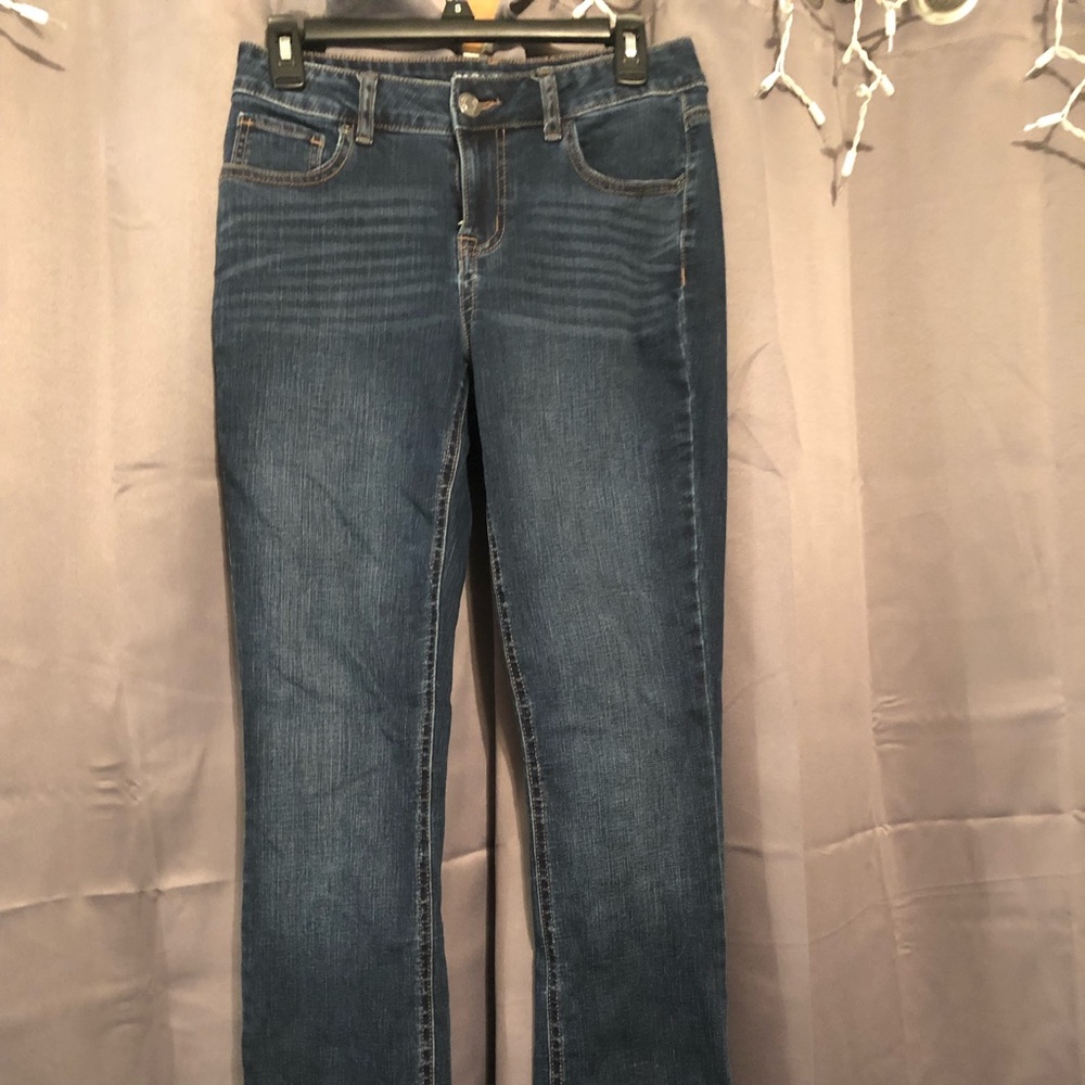 These mid rise jeans are a size 2 .